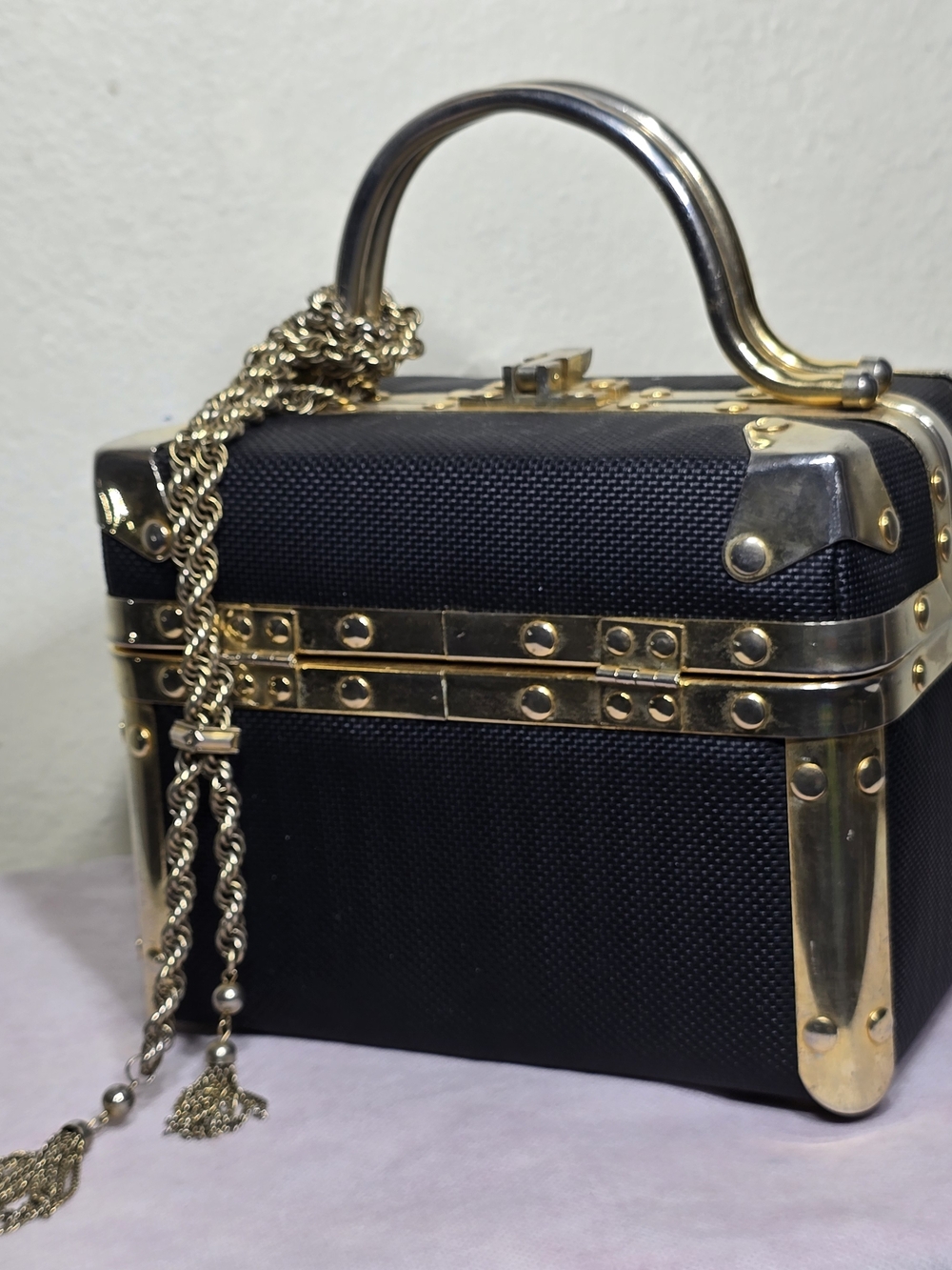 Vintage 1960s Metal Train Vanity Case Box Bag With Metal Tassle Necklace - Picture 5 of 14